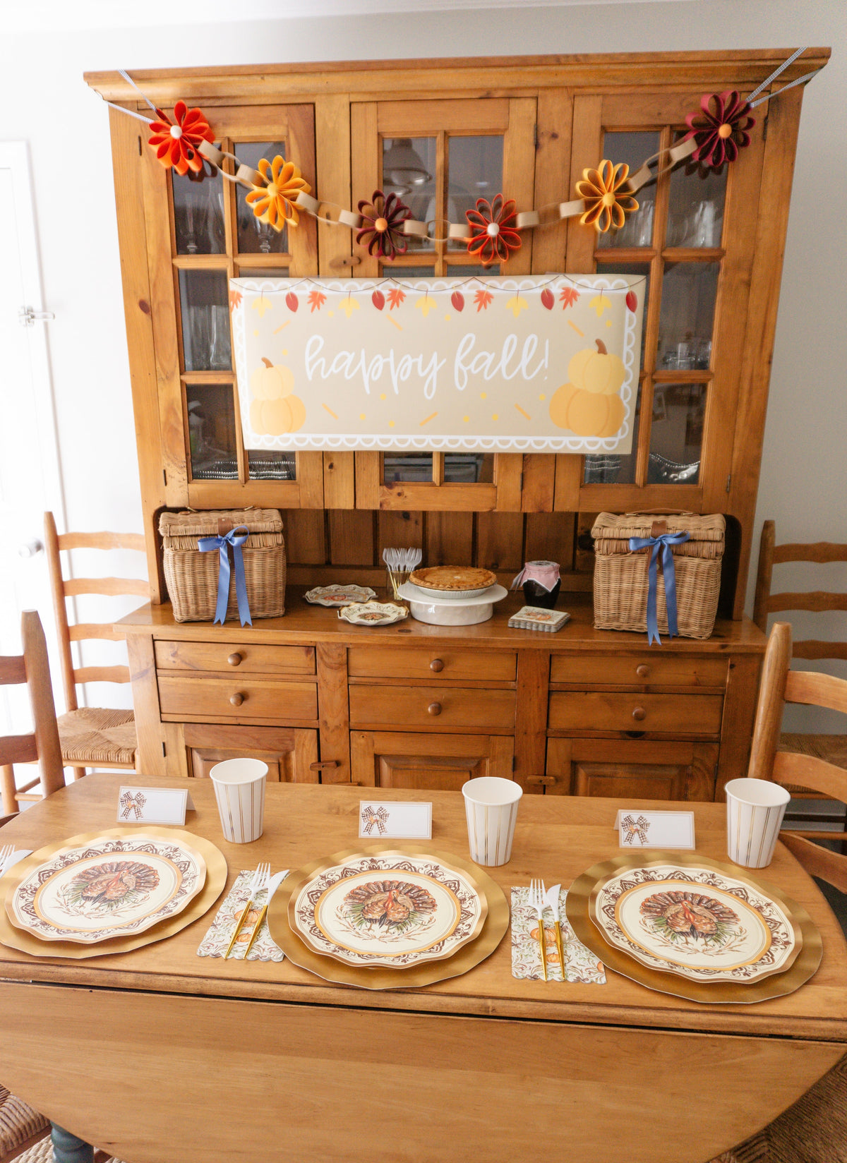 Disposable Paper Plates with Turkey and Pumpkin Design for Thanksgiving Dining