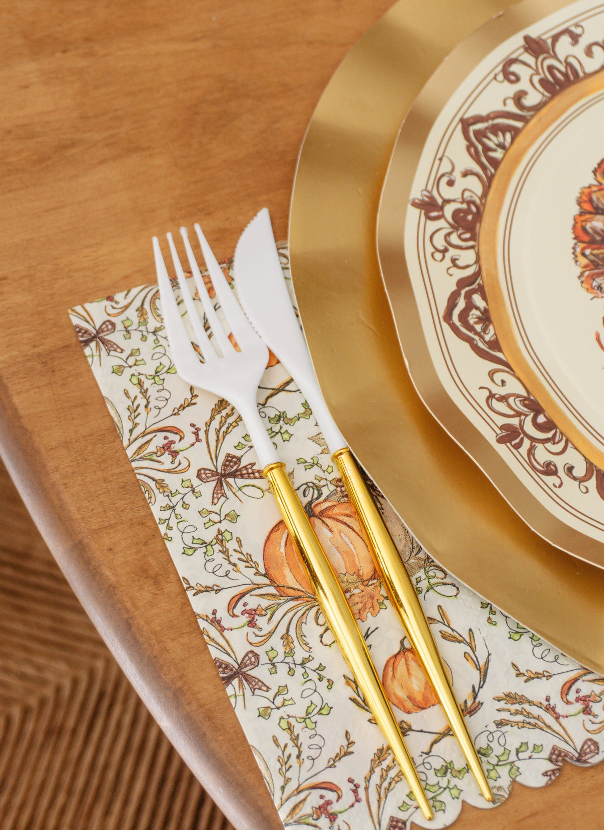 Disposable Paper Plates with Turkey and Pumpkin Design for Thanksgiving Dining
