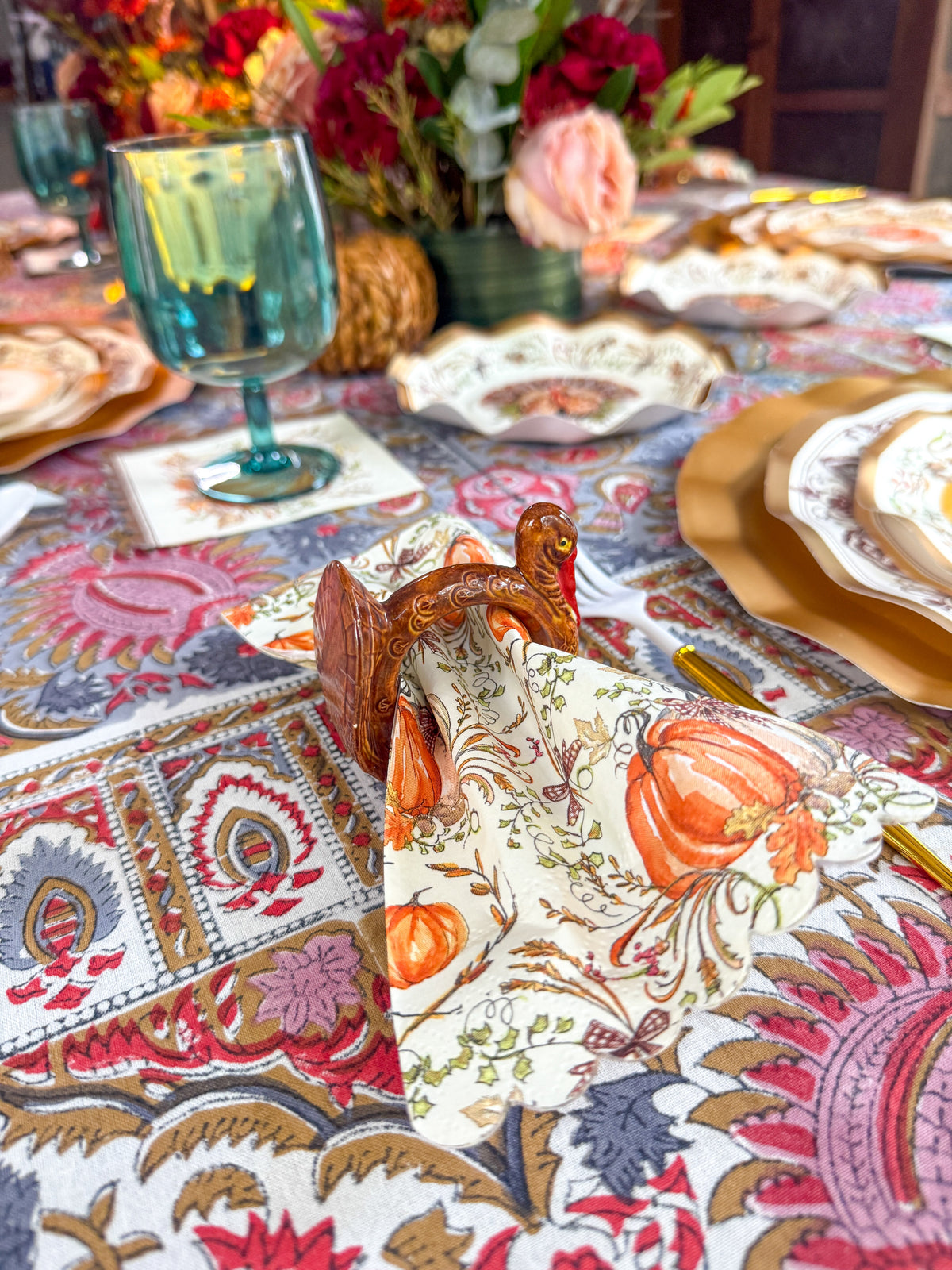 Disposable Paper Plates with Turkey and Pumpkin Design for Thanksgiving Dining