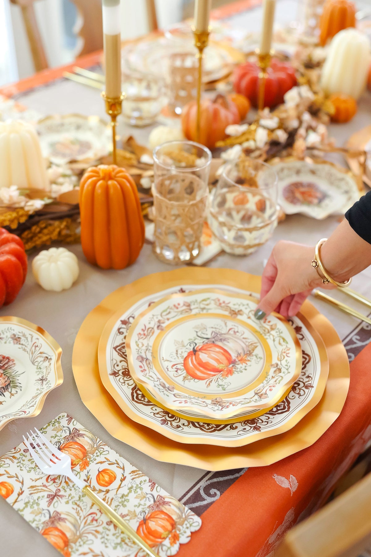 Disposable Paper Plates with Turkey and Pumpkin Design for Thanksgiving Dining