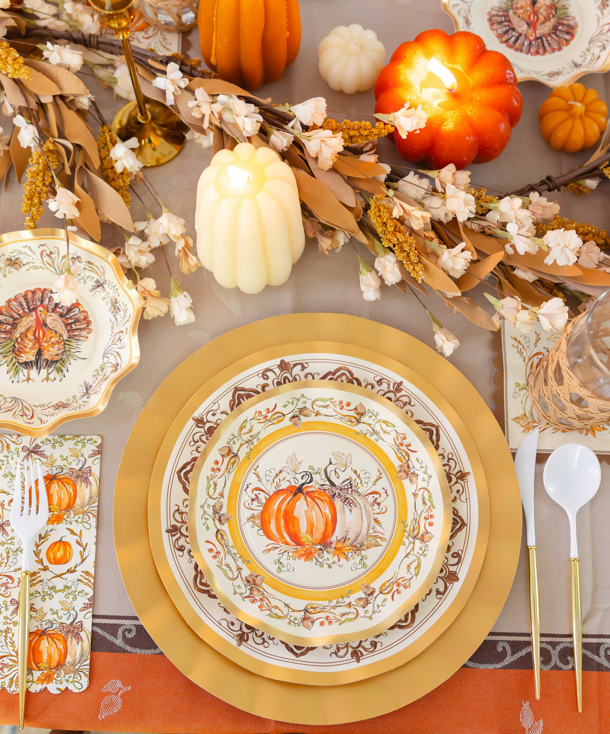 Disposable Paper Plates with Turkey and Pumpkin Design for Thanksgiving Dining