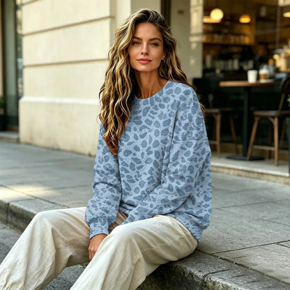 Oversized Leopard Print Pullover Sweatshirt with Round Neckline and Stretch Fabric
