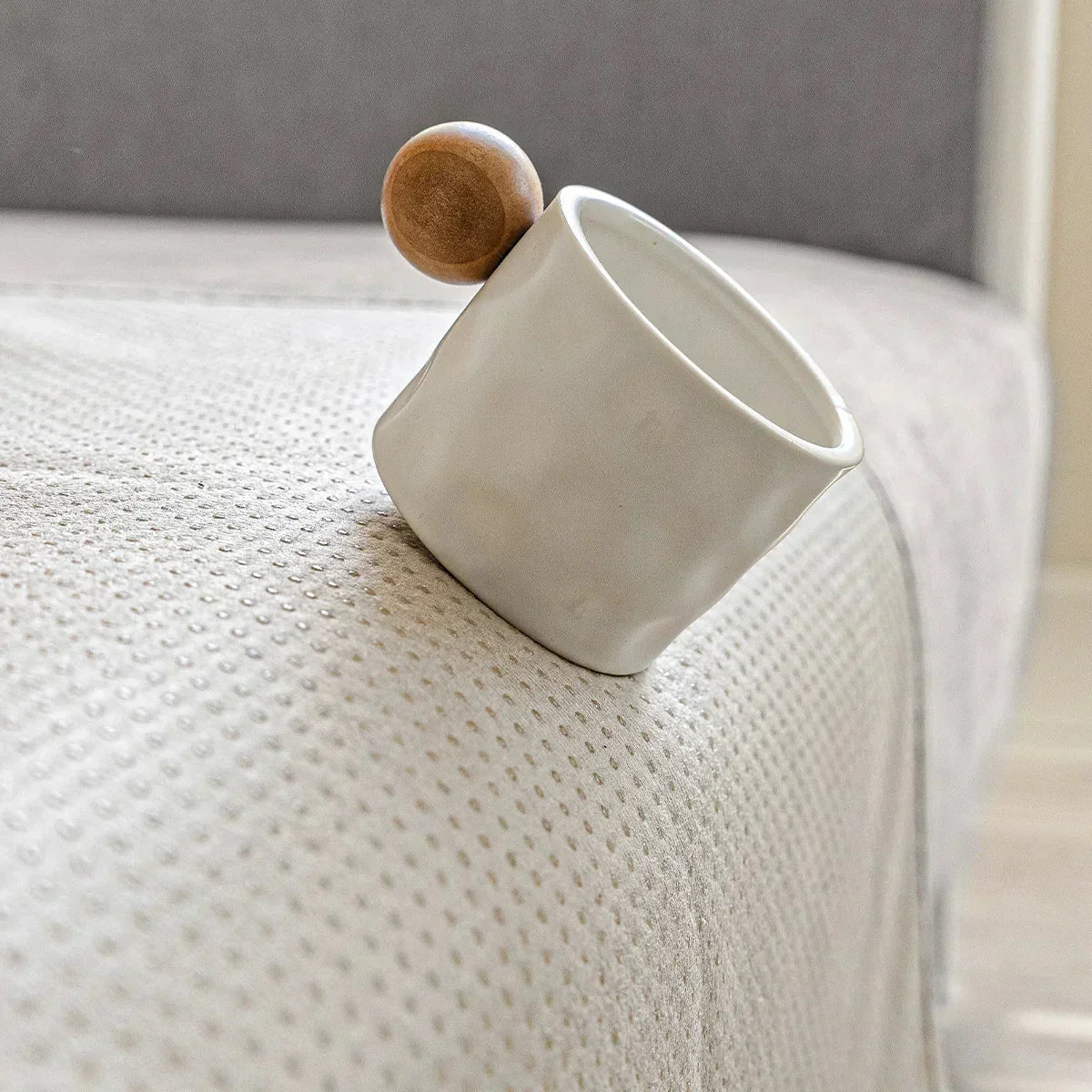 Pet-Protective Sofa Cover with Scratch-Resistant Fabric and Machine Washable