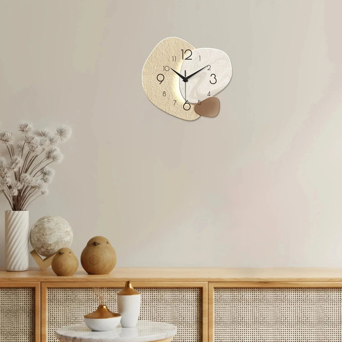 Wanduhr mit organischer Form – Modernes Wohndesign -    Zorenza