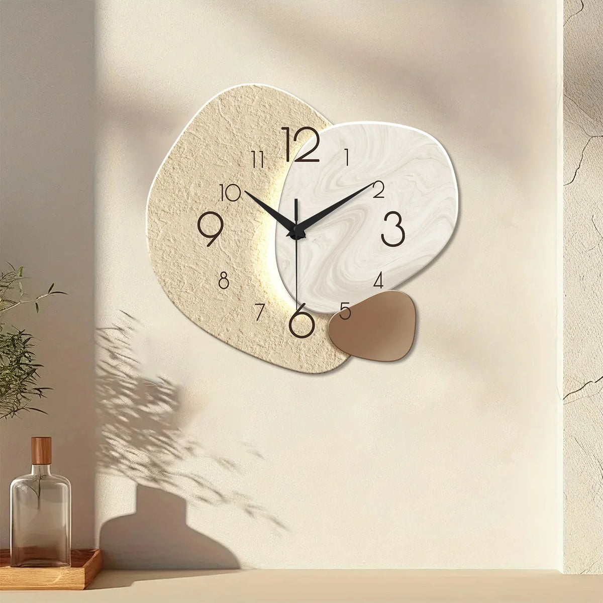 Wanduhr mit organischer Form – Modernes Wohndesign -    Zorenza