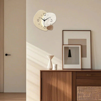 Wanduhr mit organischer Form – Modernes Wohndesign -    Zorenza