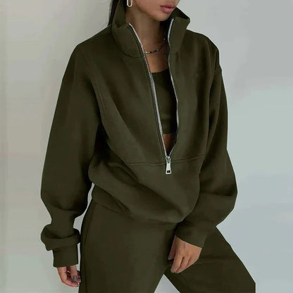Women's Fitted Workout Tracksuit with Breathable Fabric for Active and Leisure Wear