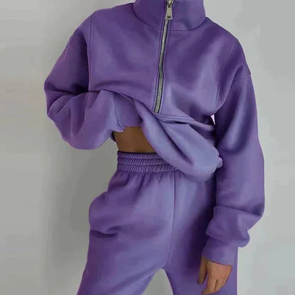Women's Fitted Workout Tracksuit with Breathable Fabric for Active and Leisure Wear