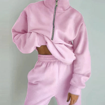Women's Fitted Workout Tracksuit with Breathable Fabric for Active and Leisure Wear