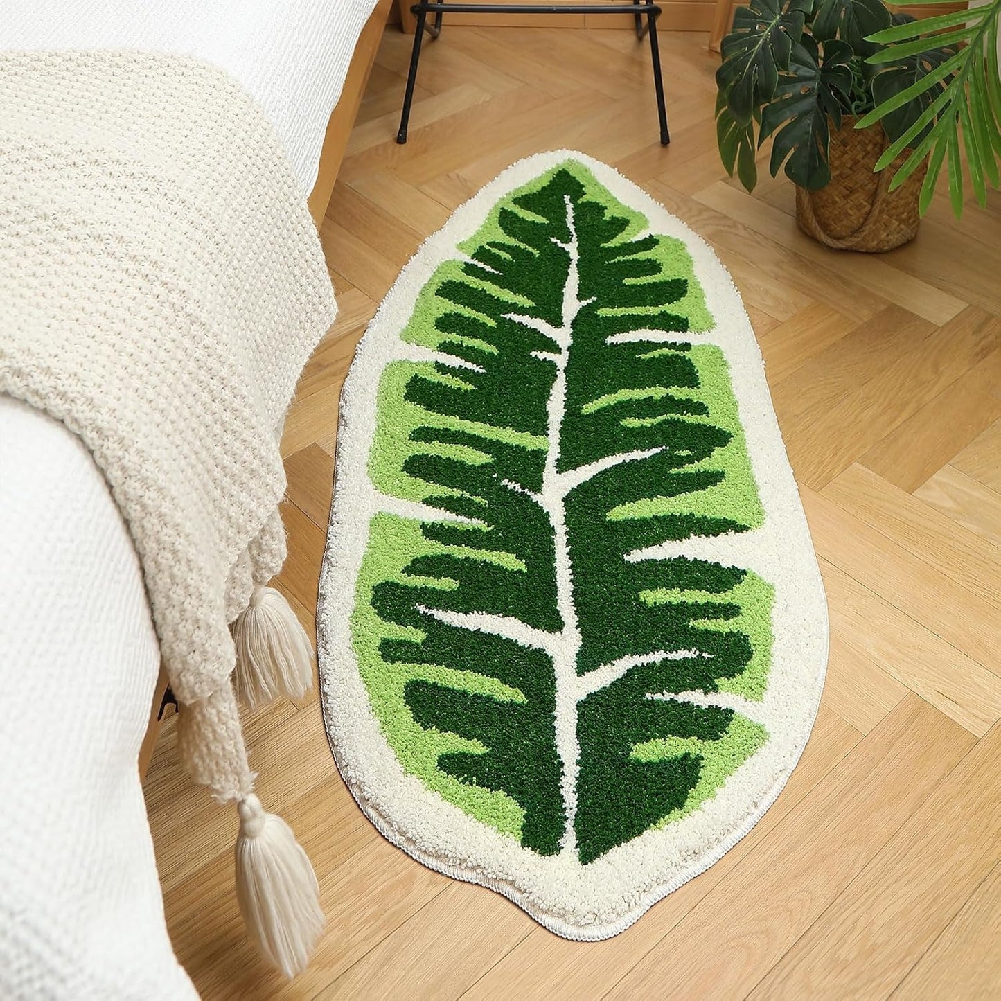 Plush Indoor Mat with Leaf Pattern, Machine Washable