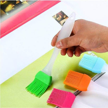 Silicone Basting Brush with Heat Resistant Bristles and Plastic Handle
